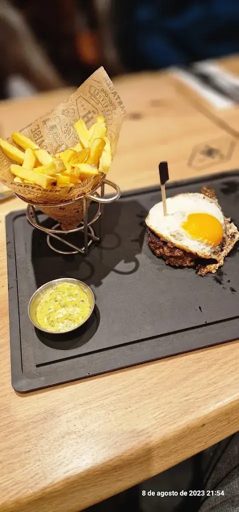 Eduardo Elias Saleh_Hippopotamus Steakhouse_Créteil_review