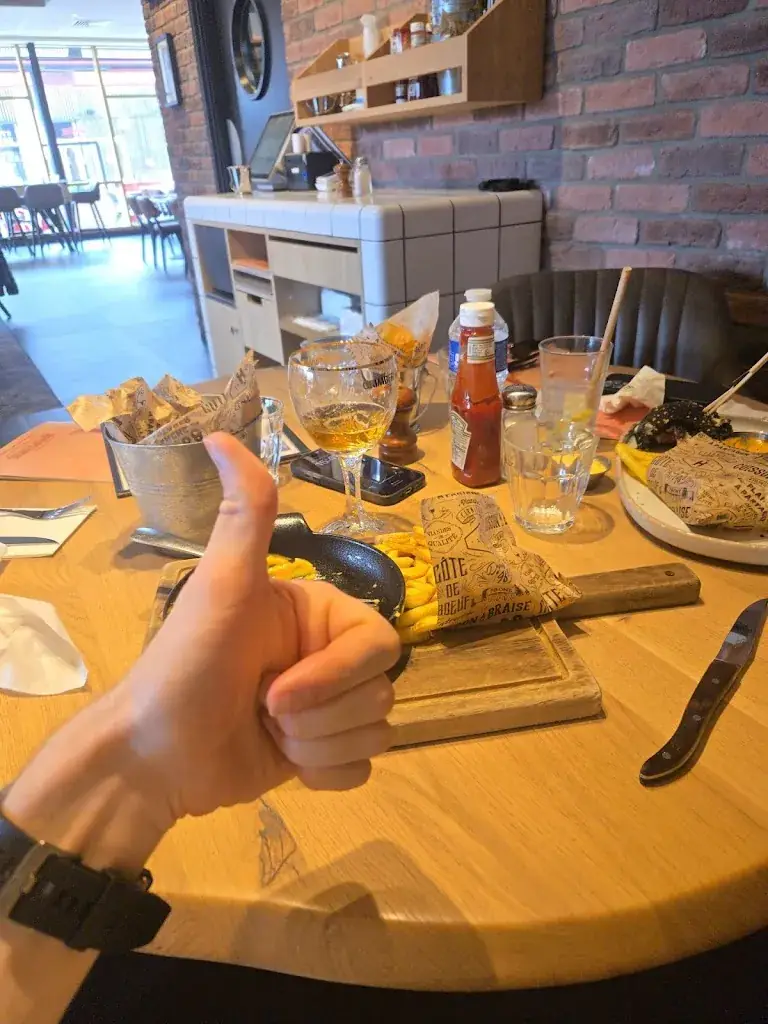 Станислав Титаренко Titarstar_Hippopotamus Steakhouse_Cormeilles-en-Parisis_review