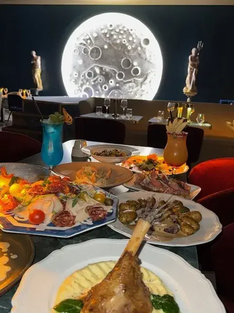 Moon Restaurant_Cormeilles-en-Parisis_slider_image_1