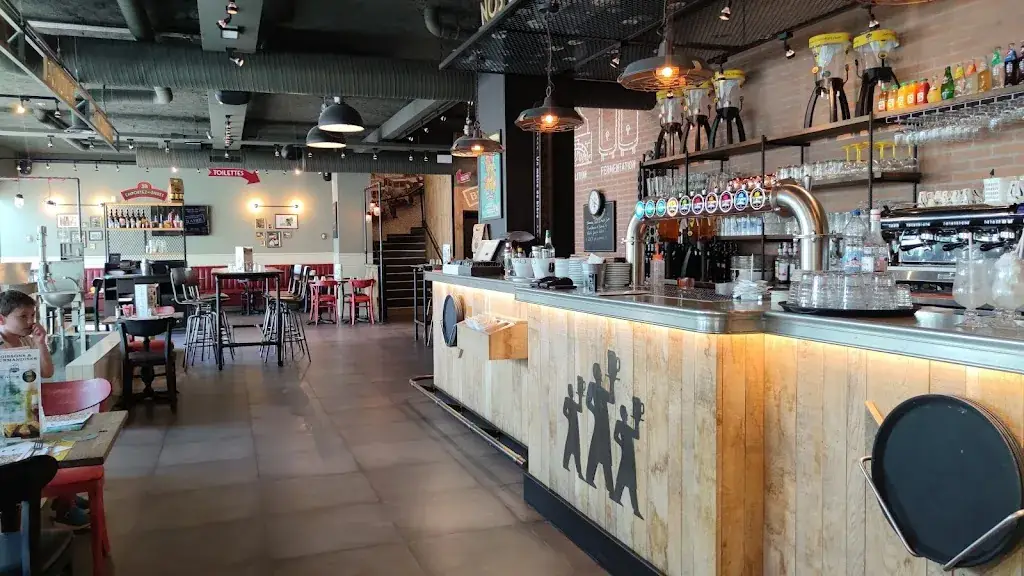 3 Brasseurs Etrembières restaurant in Étrembières