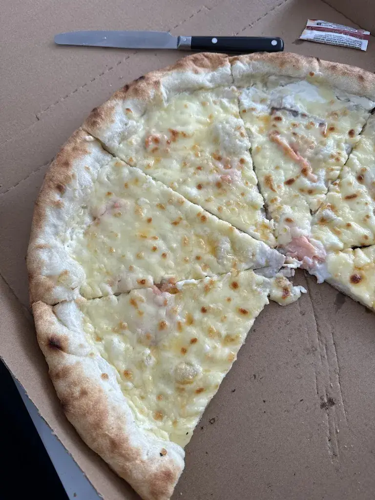 YOLO PIZZA_Égly_slider_image_3