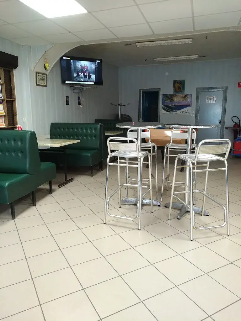 Café des Sports Restaurant in Égreville