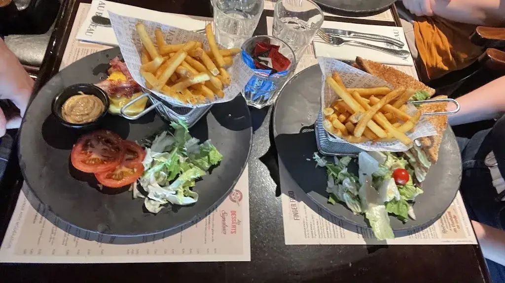 Manuel Mauros_Au Bureau - Pub et Brasserie_Enghien-les-Bains_review