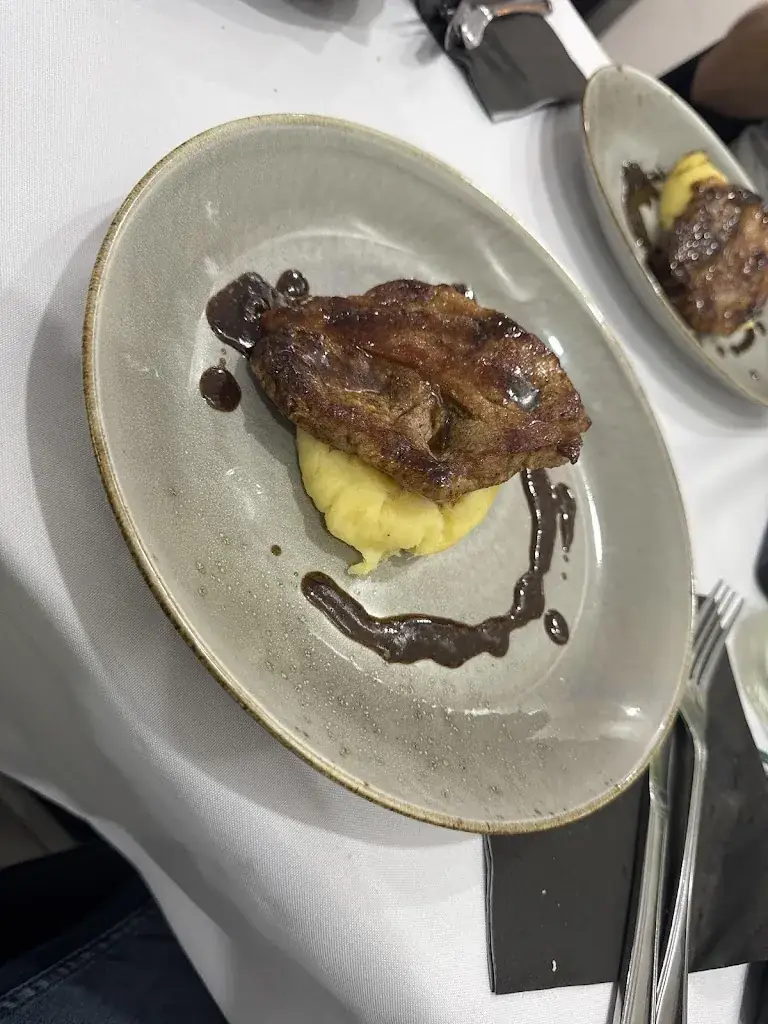 LE MOOV CAFÉ_Dugny_slider_image_1