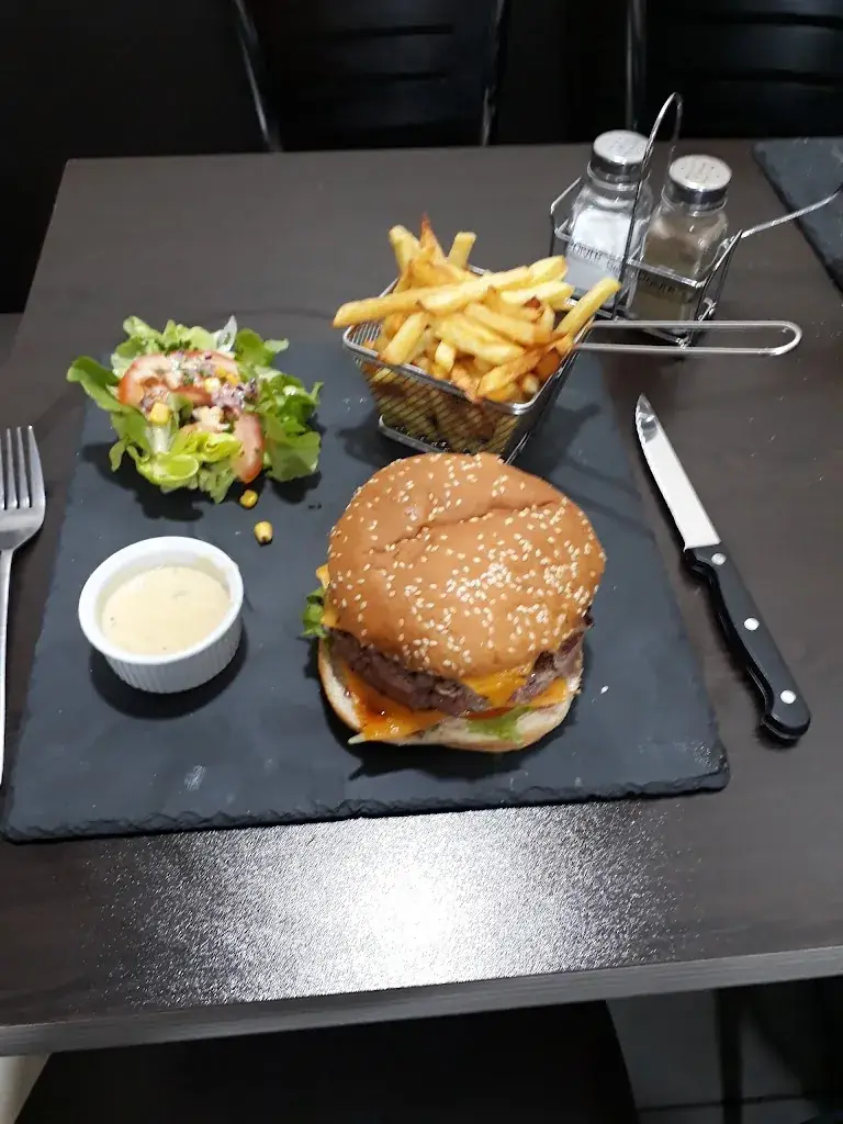 Café de la poste_Dugny_slider_image_2