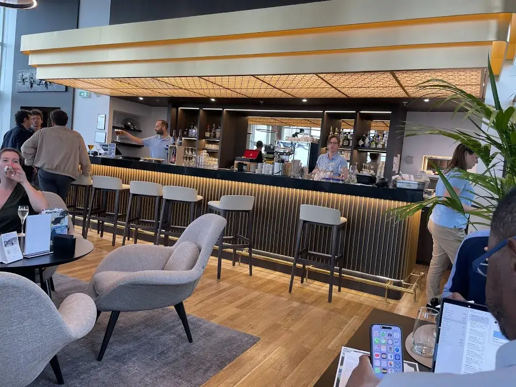 AMELIA Rooftop Restaurant and Bar_Dugny_slider_image_3