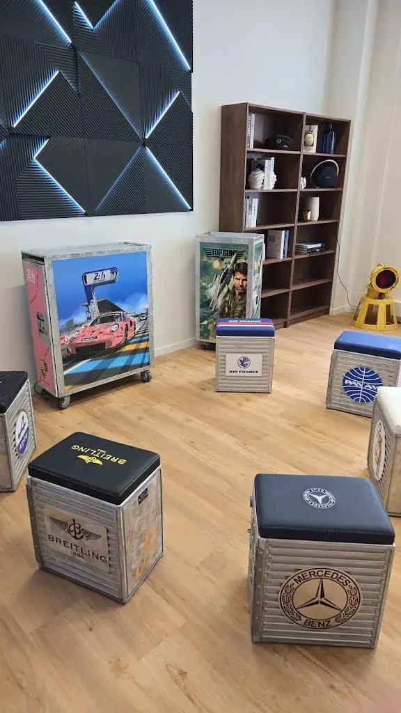 hind adam_Kera Lounge_Dugny_review