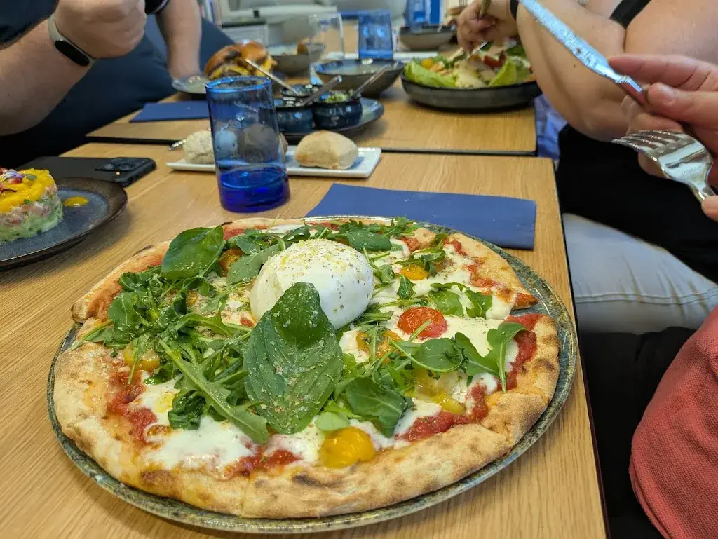 Kera Lounge_Dugny_slider_image_1