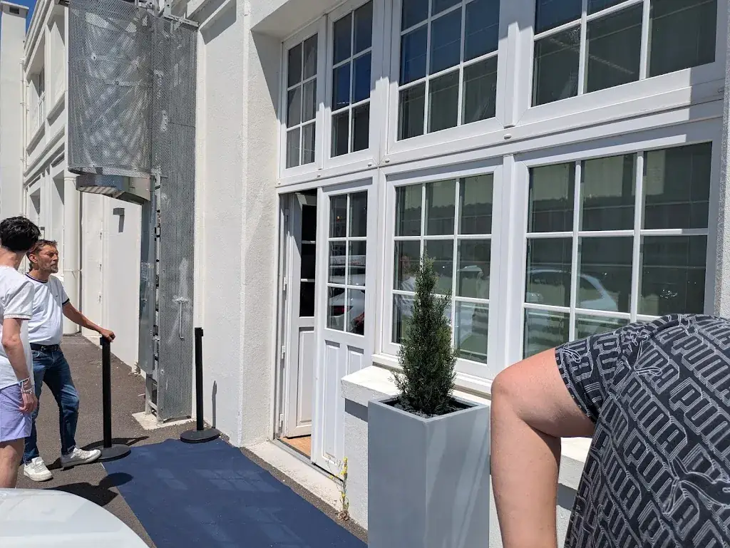 Kera Lounge_Dugny_slider_image_2