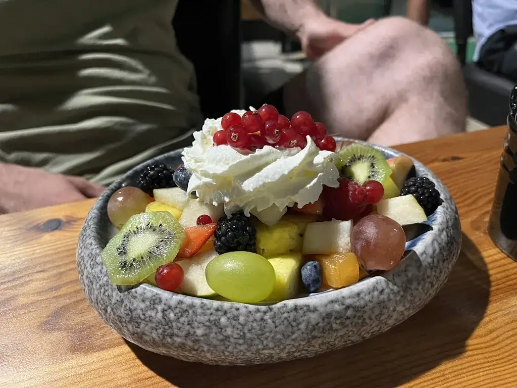 Le Balthazar_Blanc-Mesnil_slider_image_3