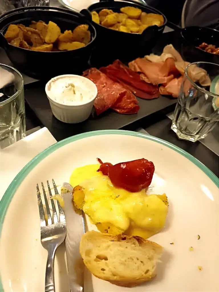 Linda Tossa_Chameau-Nix_Drancy_review