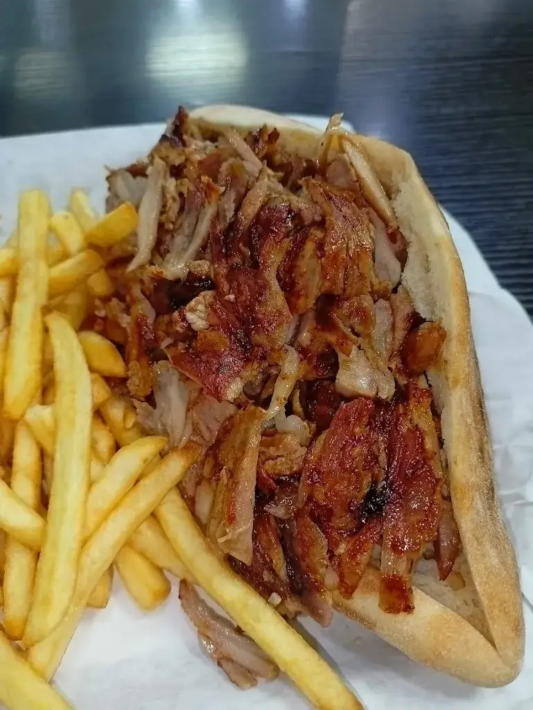 Abdénor Mir_Grill Istanbul_Drancy_reseña