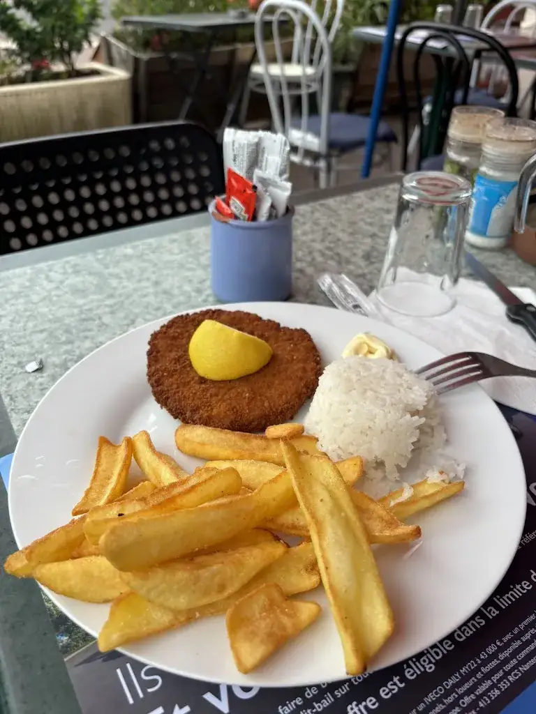 YASSINE EL KHELIFI_L'Antarès_Élancourt_avis