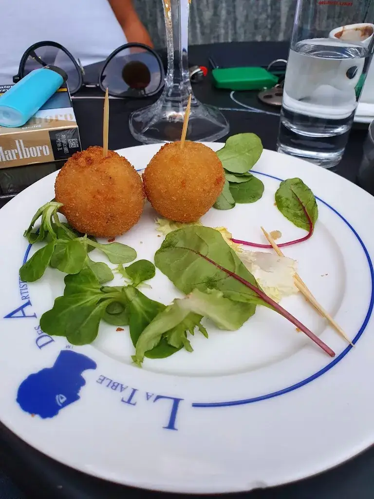 Salah Messaoud_La Table des Artistes_Courbevoie_recensione