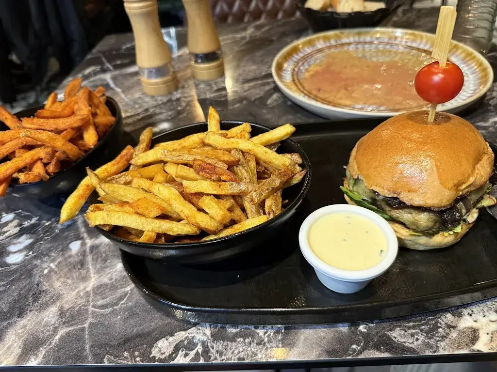 Jawad Zaman_Tomahawk Restaurant_Courbevoie_review
