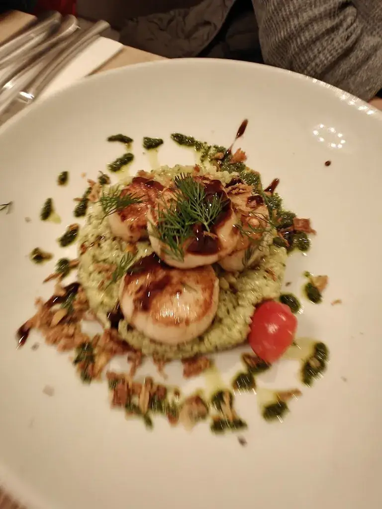 Rowan Lim_Le Charlie's_Courbevoie_review