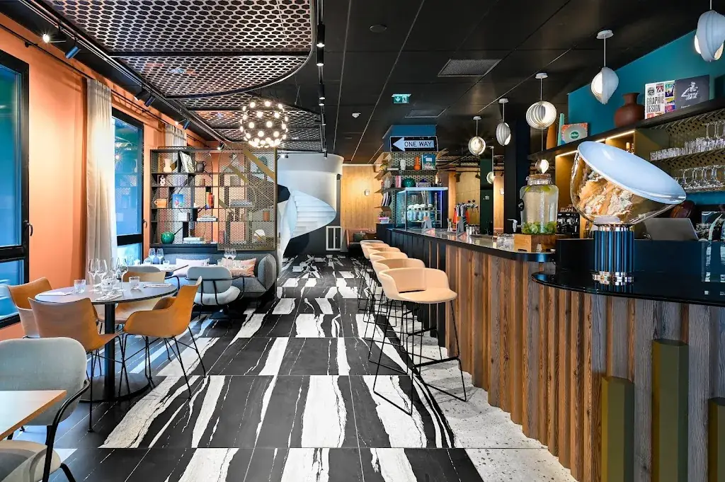 Tribe Table restaurant in Courbevoie