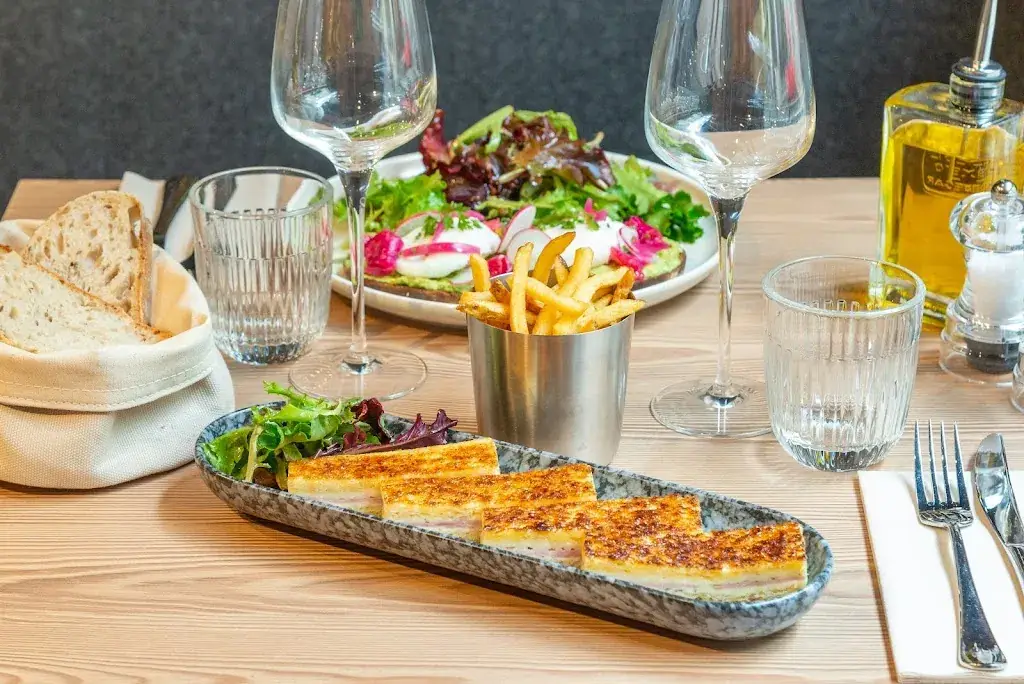 Tribe Table_Courbevoie_slider_image_2