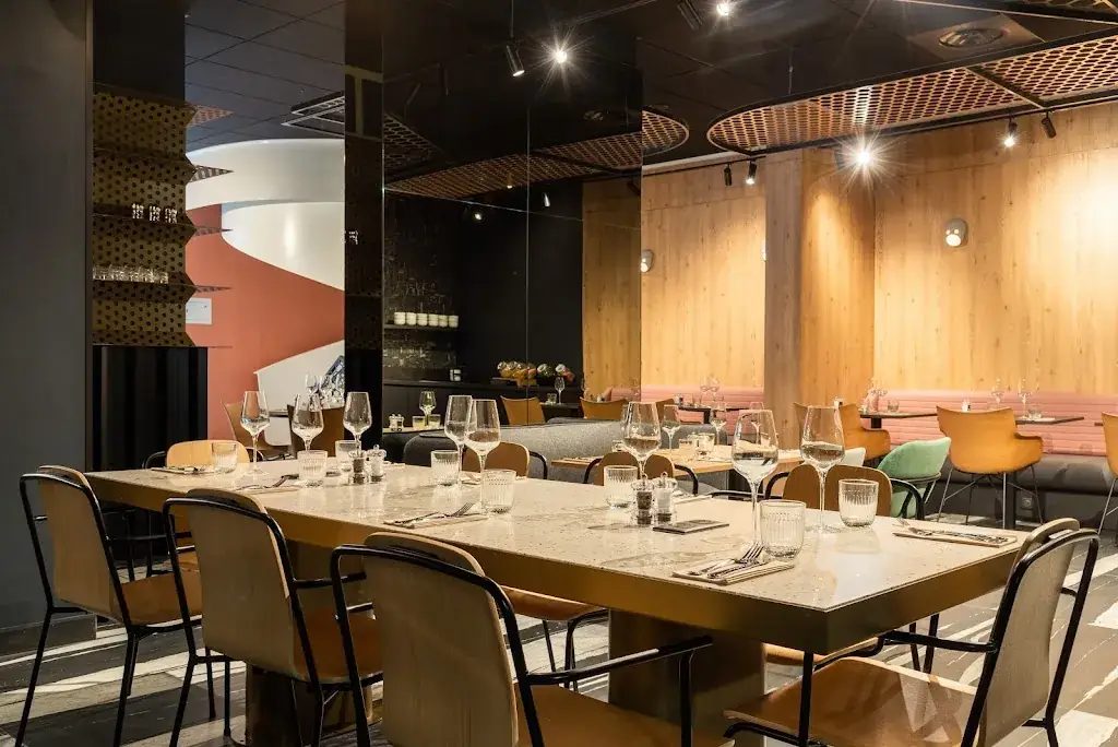 Tribe Table_Courbevoie_slider_image_3