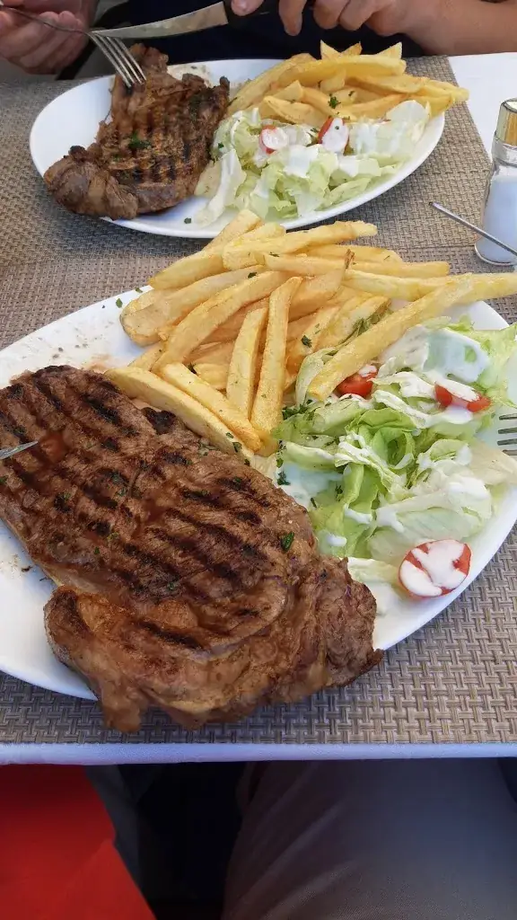 La belle Epoque_Courbevoie_slider_image_3