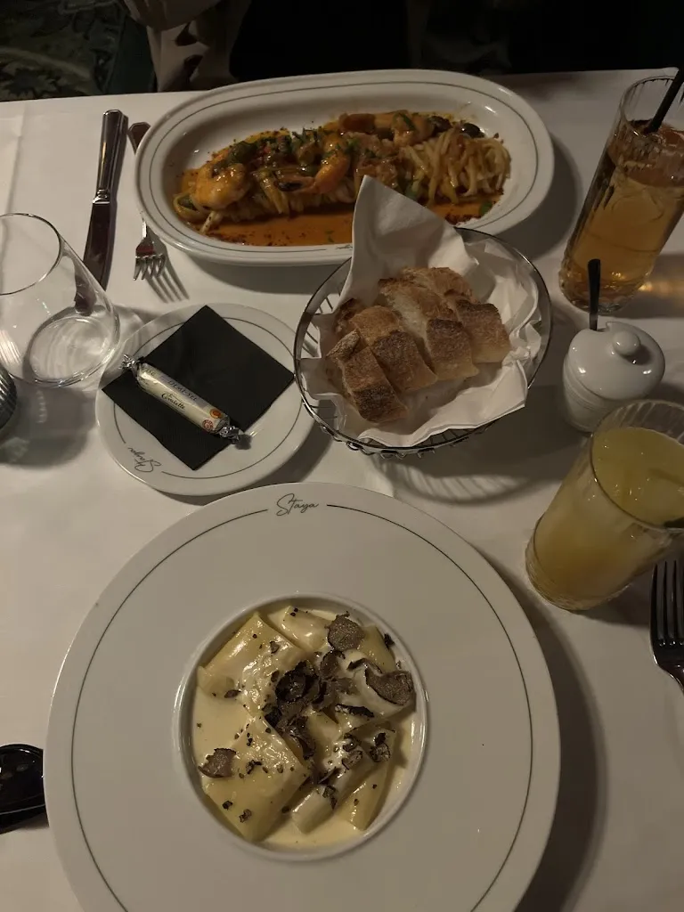 Hana Rafiq_Staya_Courbevoie_Bewertung