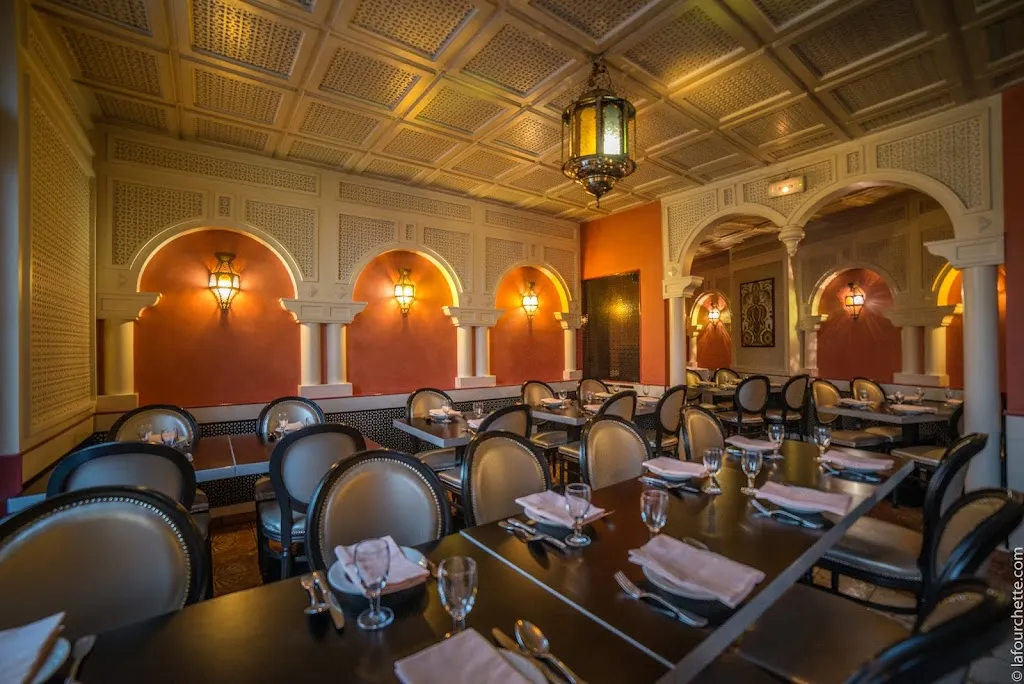 Le Dattier restaurant in Courbevoie
