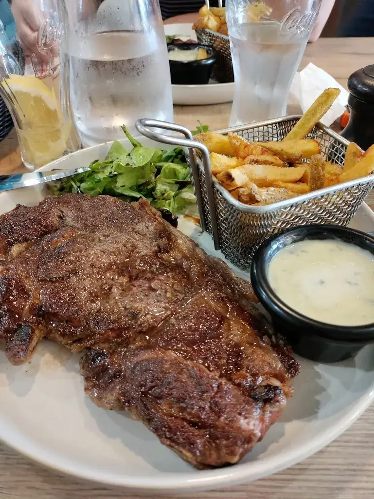 Arthur Molines_Le Strep_Étréchy_review