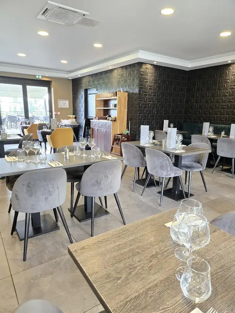 Dilou C_La Fontaine d' Etiolles_Étiolles_review