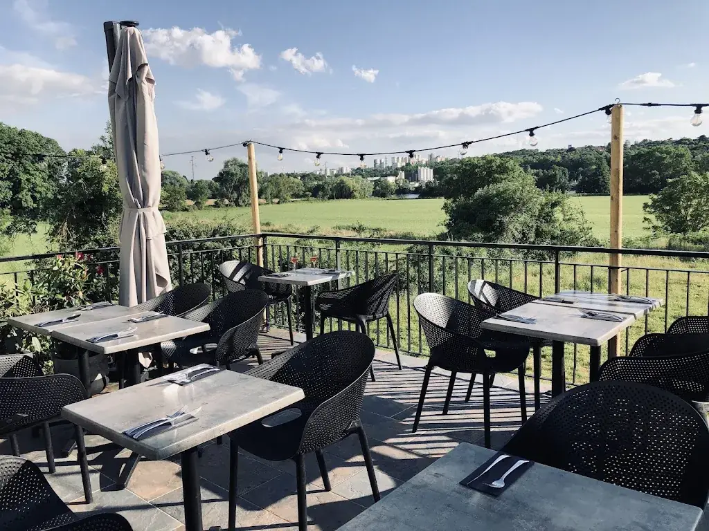 La Fontaine d' Etiolles restaurant in Étiolles