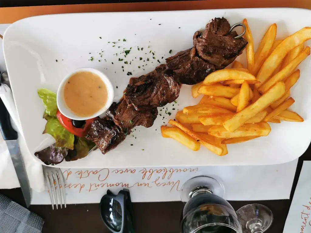 Felipe Noleto_AU FIL DE L'EAU (o'berge de tresmes)_Pommeuse_review