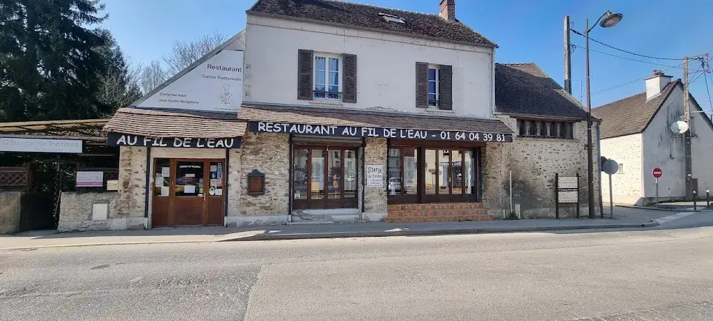 loulou Ruzzon_AU FIL DE L'EAU (o'berge de tresmes)_Pommeuse_review