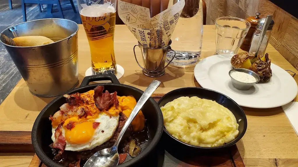 Didier Naivin_Hippopotamus Steakhouse_Éragny_review