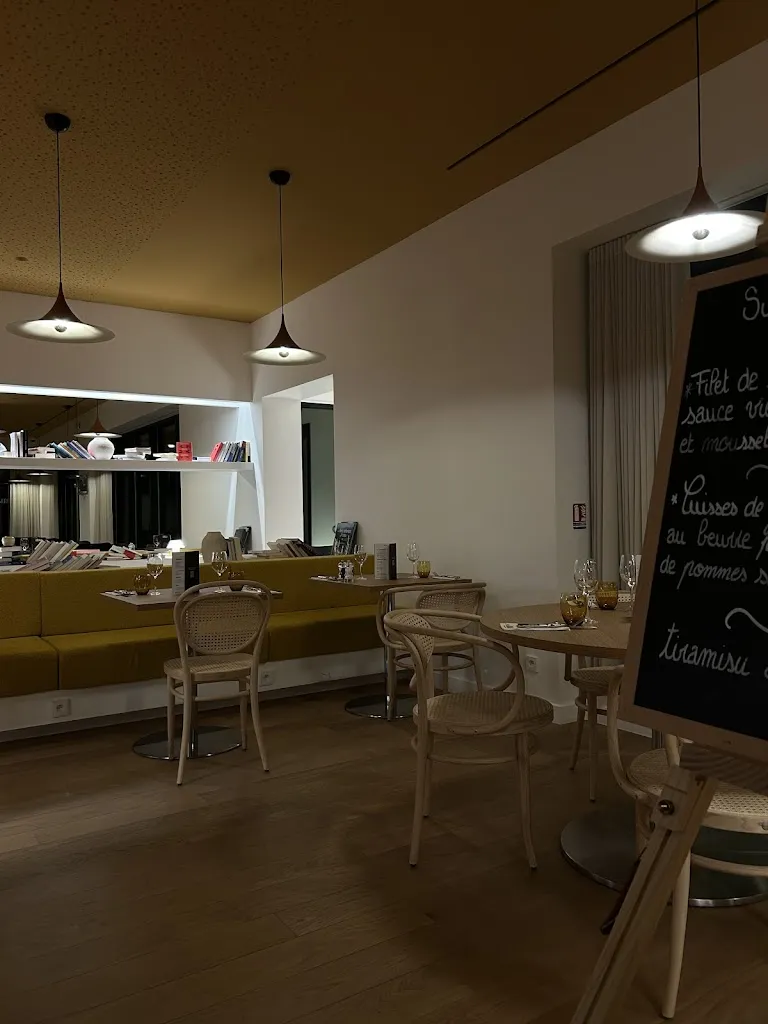 Constance Godert_Alma_Fleury-Mérogis_review