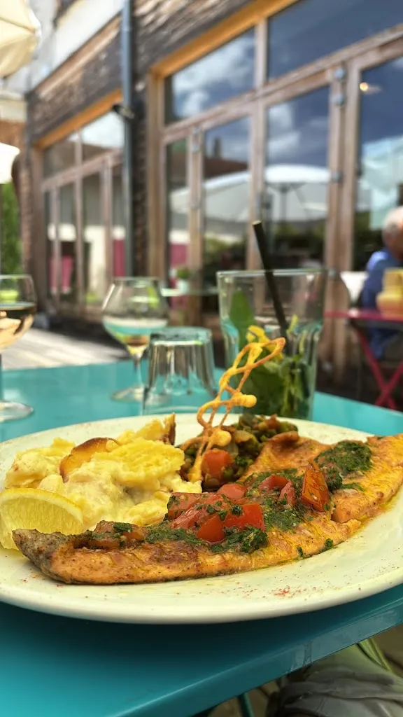 Clara Alexandra_Les Instan'Tanneries_Pont-Évêque_reseña