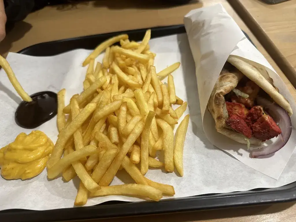 Menu_Raja Cheese Naan_Esbly_image_4