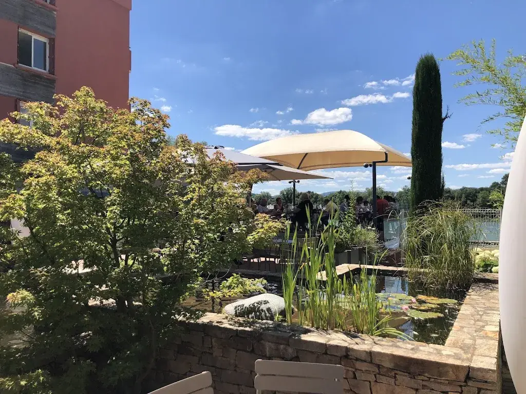 Alexis Davis_L'Embarcadère_Jassans-Riottier_review