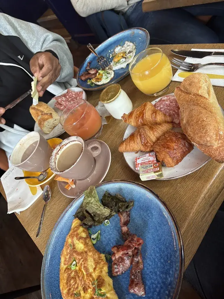 inès SITA_Au Coin ! Bistrot-Bar Chic Ermont_Ermont_review