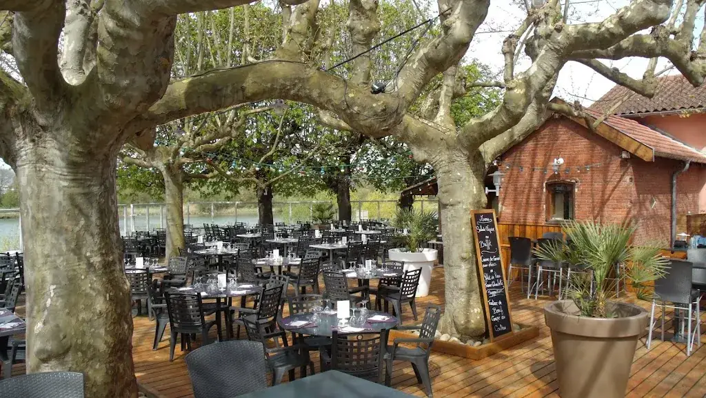 Le Rive Gauche Restaurant in Beauregard