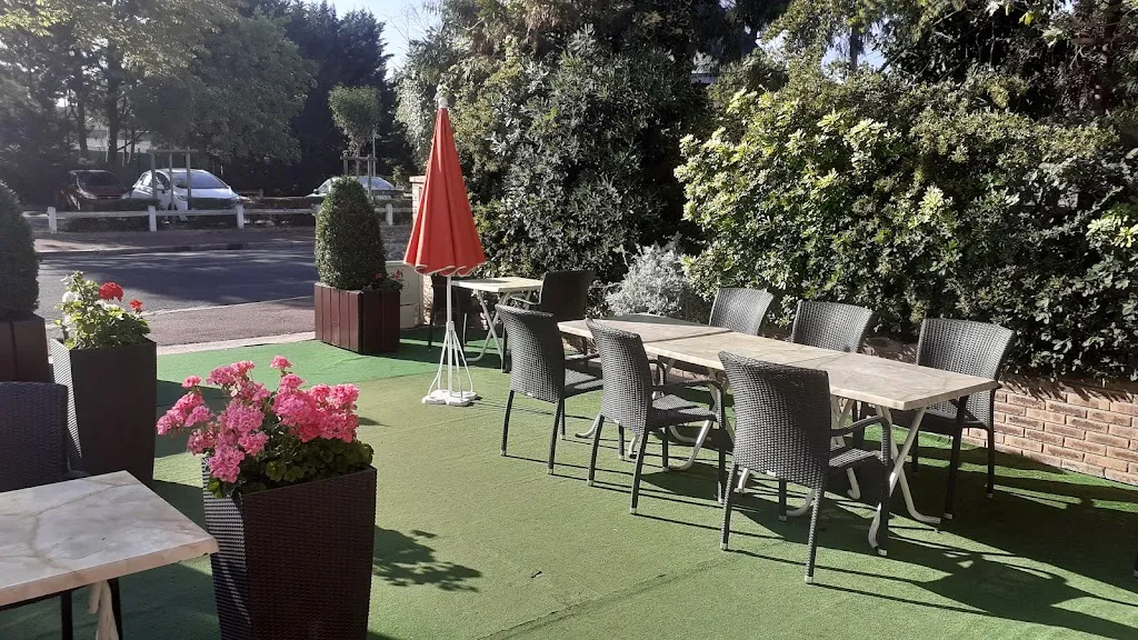 Mira Roma_Eaubonne_slider_image_1