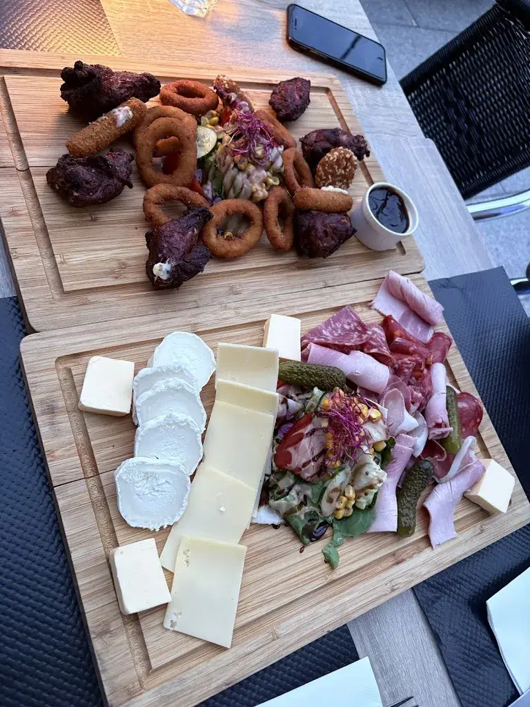 Mackenzie 951_LE COLISEE BY MASSIMO_Ermont_review