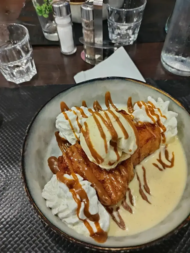 Corinne CLAIR VICTOR_LE COLISEE BY MASSIMO_Ermont_review