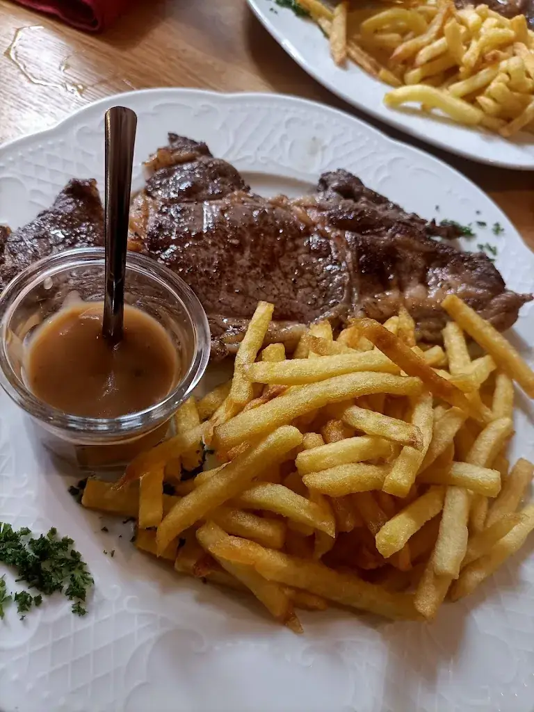 Andréa BIGOT_La Belle Epoque_Juvisy-sur-Orge_review