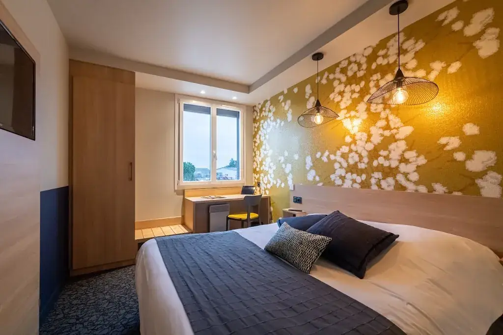 Hôtel Restaurant Sous Les Pins restaurant in Étoile-sur-Rhône