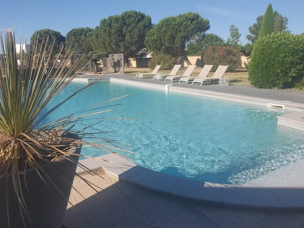 Hôtel Restaurant Sous Les Pins_Étoile-sur-Rhône_slider_image_2