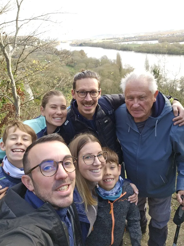 Chez les ninis restaurant in Freneuse