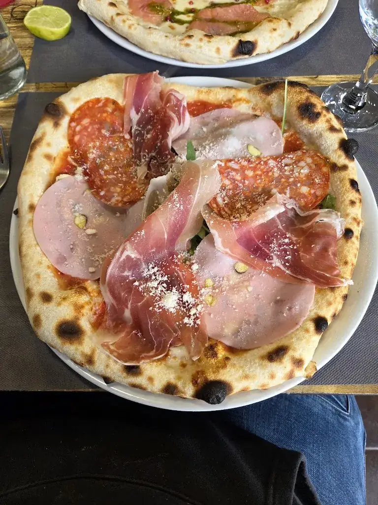 Valentin Lesueur_Le coin à Pizzas_Saint-Germain-en-Laye_review