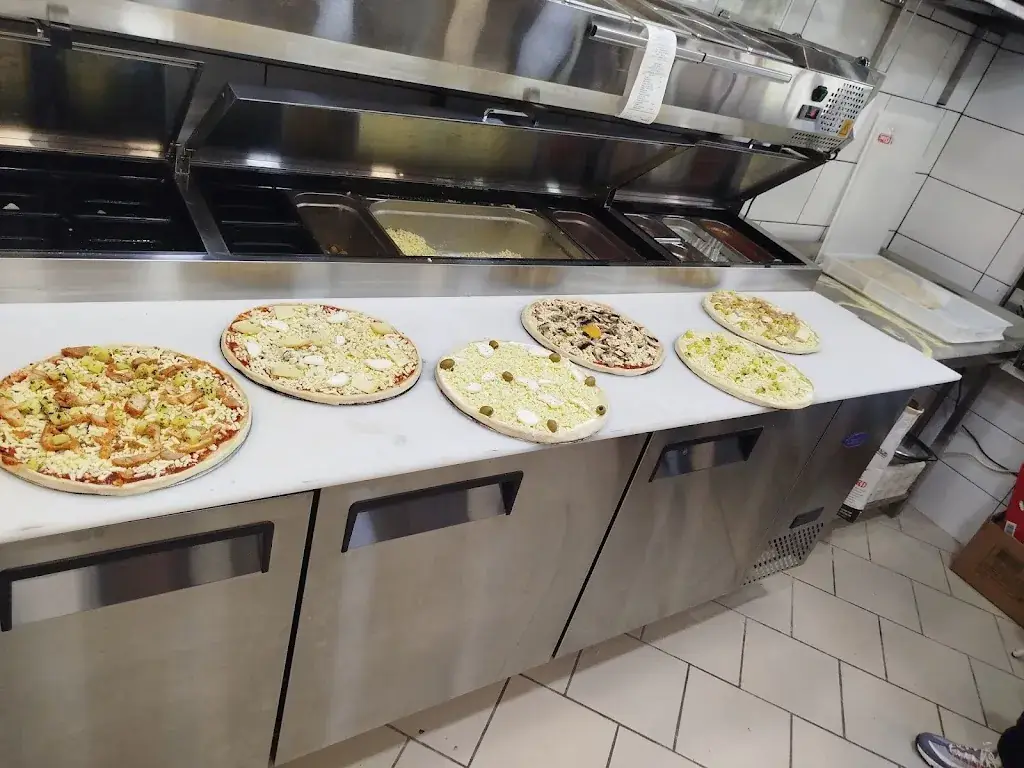 Happiness'pizza restaurant in Fontenay-Trésigny