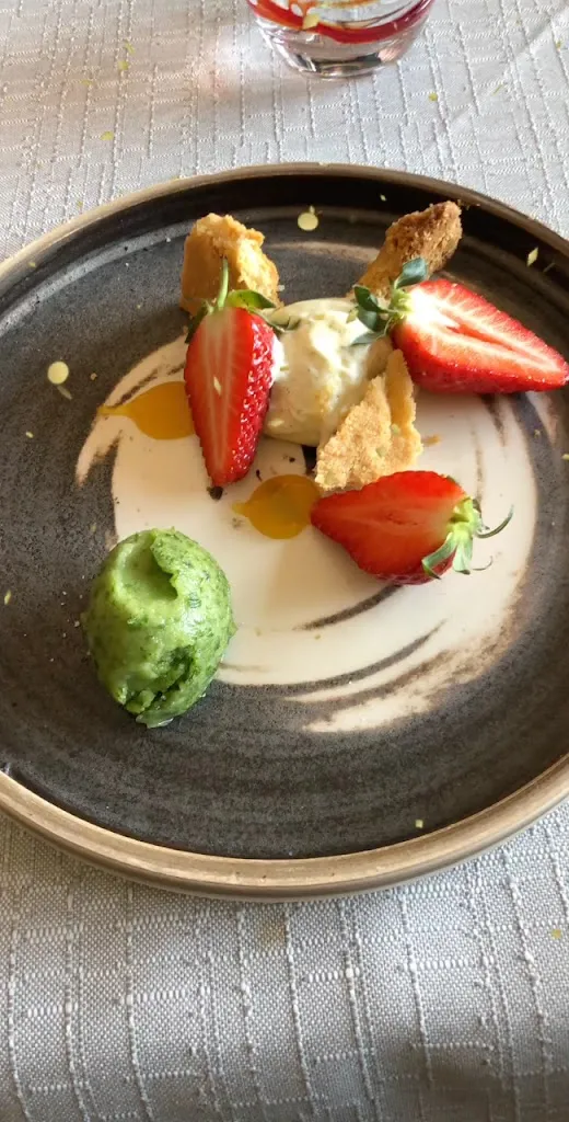 Vin sur Vin_Ermont_slider_image_2