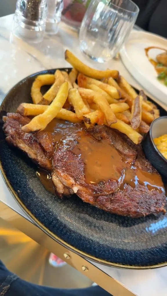 L'unique_Ermont_slider_image_2