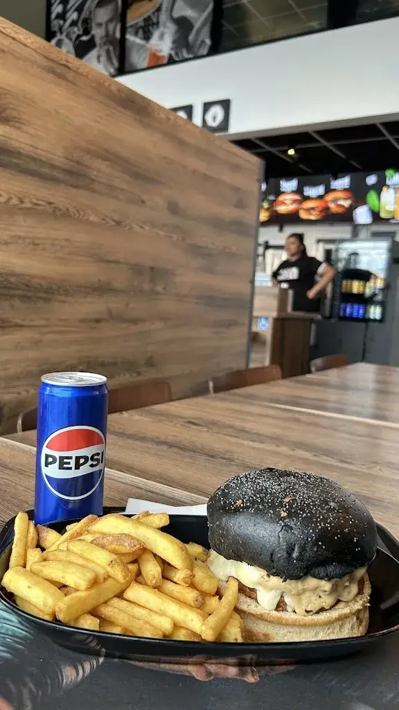 Abdullah Shoaib_Black & White Burger Ermont_Ermont_review